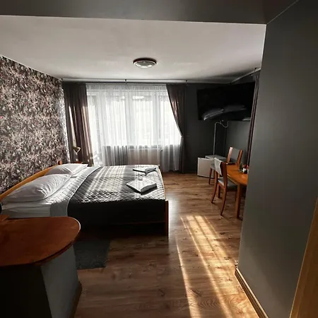 Karnat Wycieczka Do Pragi Gratis Przy 6 Noclegach Z Wyzywieniem !!! Sniadania Oraz Obiadokolacje * Карпач
