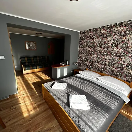 Karnat Wycieczka Do Pragi Gratis Przy 6 Noclegach Z Wyzywieniem !!! Sniadania Oraz Obiadokolacje Apartamento