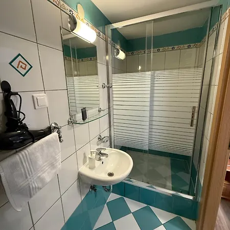 Karnat Wycieczka Do Pragi Gratis Przy 6 Noclegach Z Wyzywieniem !!! Sniadania Oraz Obiadokolacje Apartamento